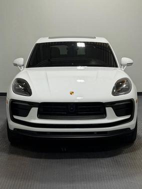 White 2023 Porsche Macan Base