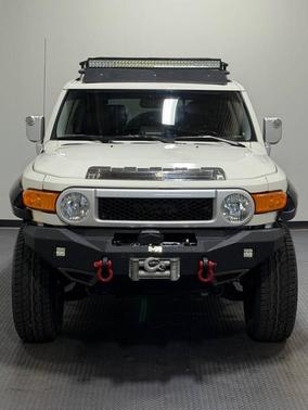 White 2014 Toyota FJ Cruiser Base