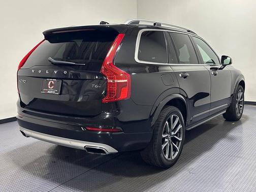 2018 Volvo XC90 T6 Momentum