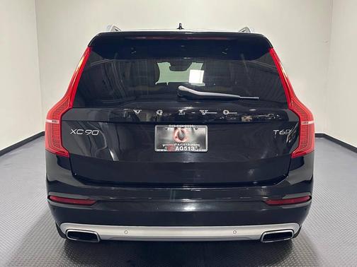 2018 Volvo XC90 T6 Momentum