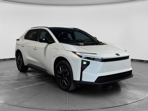 Wind Chill Pearl 2026 Toyota bZ XLE PLUS