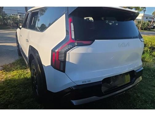 Glacial White Pearl 2025 Kia EV9 GT-Line