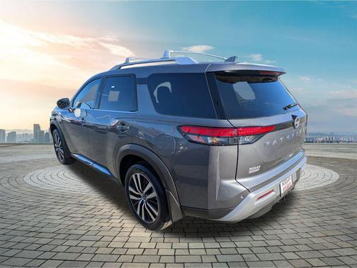 2025 Nissan Pathfinder Platinum 4WD
