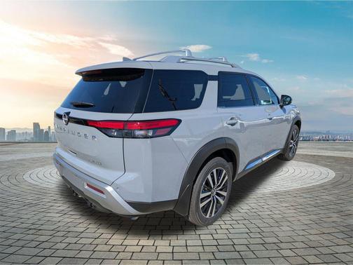 2025 Nissan Pathfinder Platinum FWD