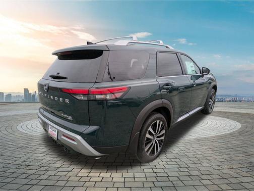 2025 Nissan Pathfinder Platinum 4WD