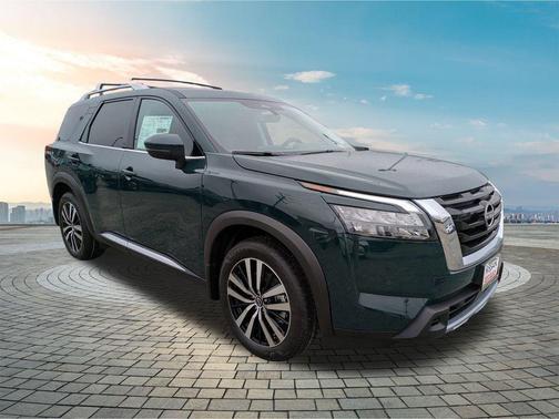 2025 Nissan Pathfinder Platinum 4WD