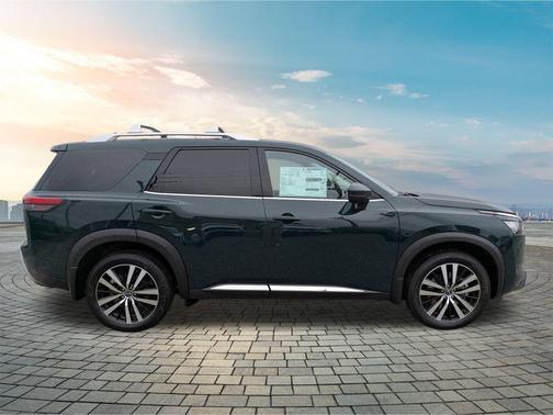2025 Nissan Pathfinder Platinum 4WD