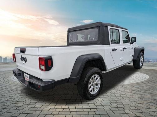 2022 Jeep Gladiator Sport
