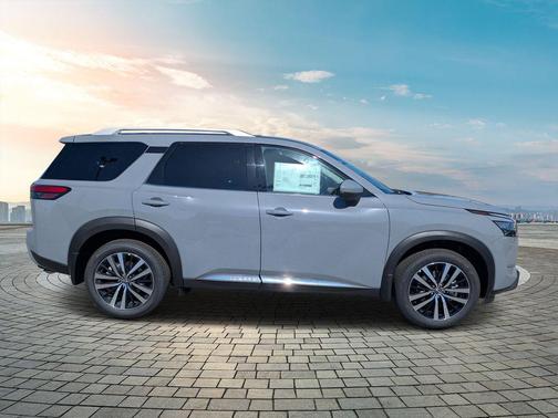 2025 Nissan Pathfinder Platinum FWD