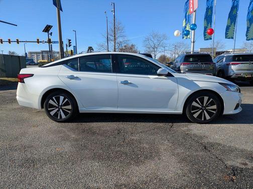 2022 Nissan Altima 2.5 SL