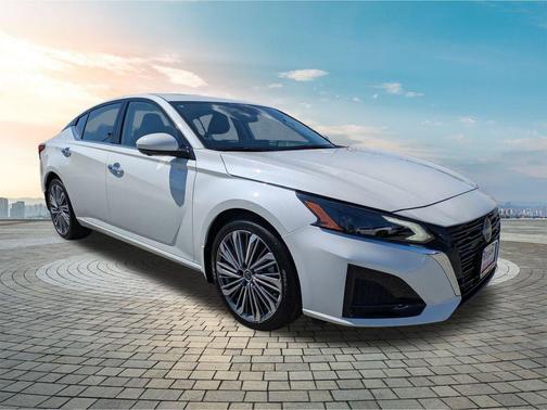 2025 Nissan Altima SL FWD