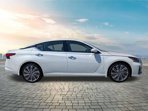 2025 Nissan Altima SL FWD