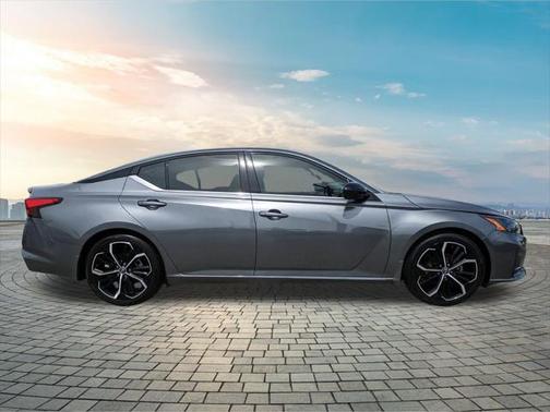 2023 Nissan Altima SR FWD