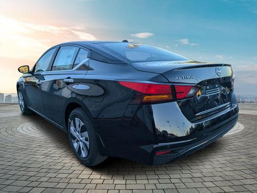 2025 Nissan Altima S FWD