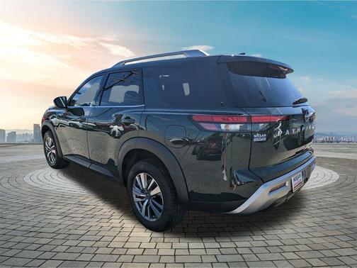 2025 Nissan Pathfinder SL 4WD