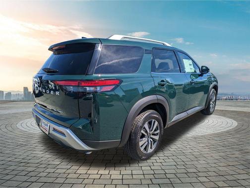 2025 Nissan Pathfinder SL 4WD