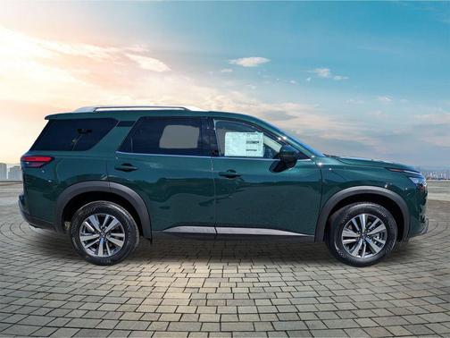 2025 Nissan Pathfinder SL 4WD