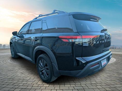 2022 Nissan Pathfinder SV 4WD