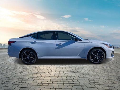 2025 Nissan Altima SR FWD