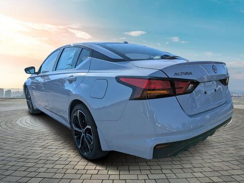 2025 Nissan Altima SR FWD