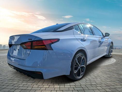 2025 Nissan Altima SR FWD