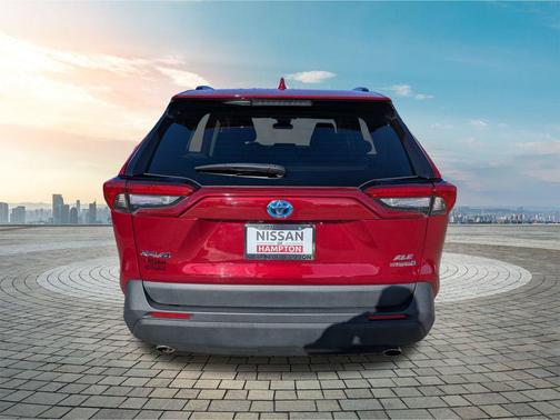 2022 Toyota RAV4 Hybrid XLE