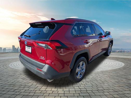 2022 Toyota RAV4 Hybrid XLE