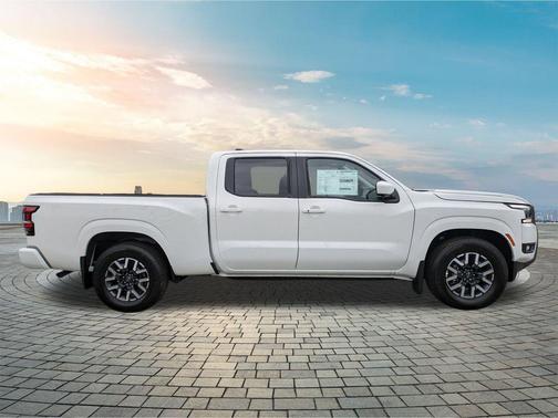 2025 Nissan Frontier SL