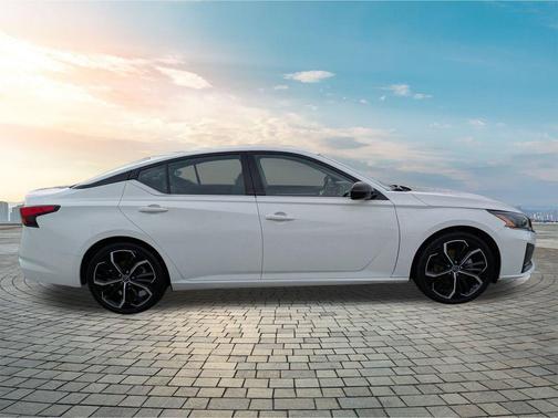 2023 Nissan Altima SR FWD