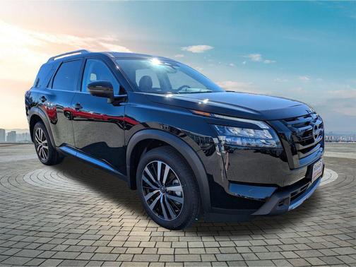 2025 Nissan Pathfinder Platinum 4WD