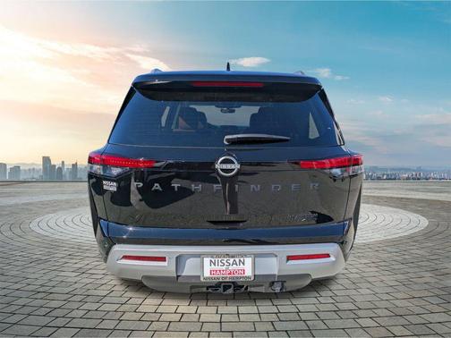 2025 Nissan Pathfinder Platinum 4WD