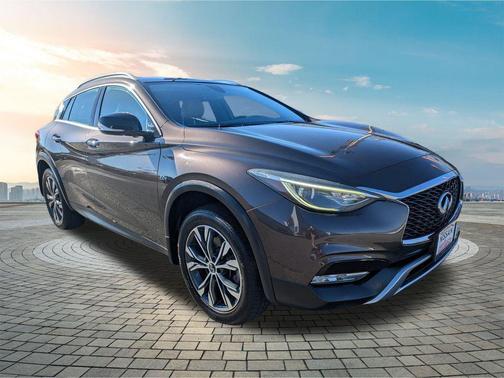 2018 INFINITI QX30 Premium