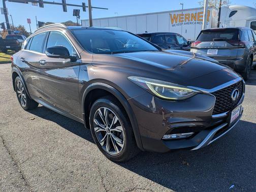 2018 INFINITI QX30 Premium