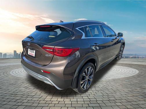 2018 INFINITI QX30 Premium
