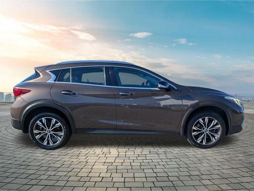 2018 INFINITI QX30 Premium