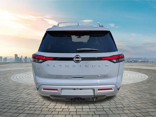 2025 Nissan Pathfinder Platinum 4WD