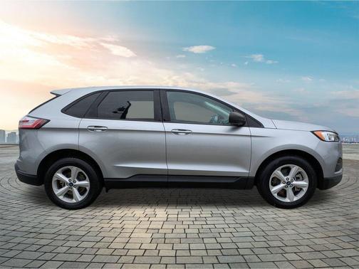 2021 Ford Edge SE