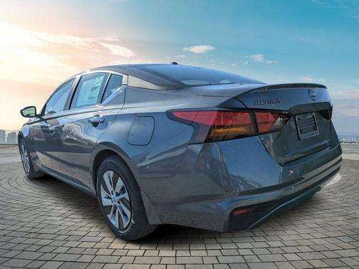 2025 Nissan Altima S FWD