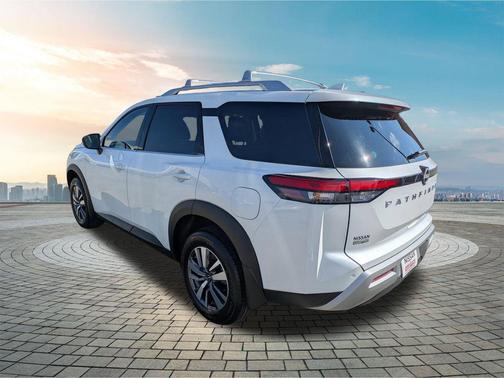 2025 Nissan Pathfinder SL 4WD