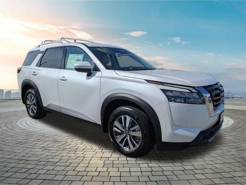 2025 Nissan Pathfinder SL 4WD