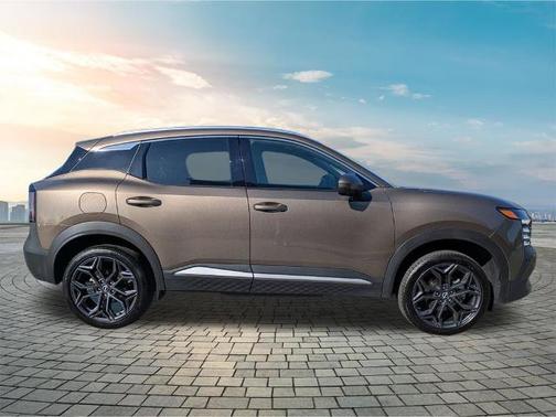 Canyon Bronze M 2025 Nissan Kicks SR
