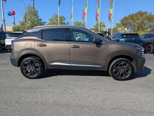 2025 Nissan Kicks SR