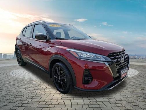 2 Tone Red / Black 2023 Nissan Kicks SR