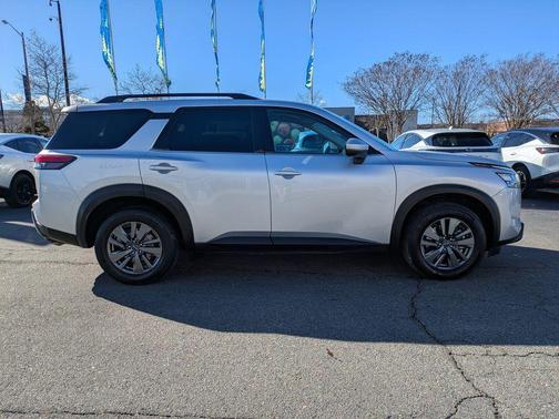 2024 Nissan Pathfinder SV FWD