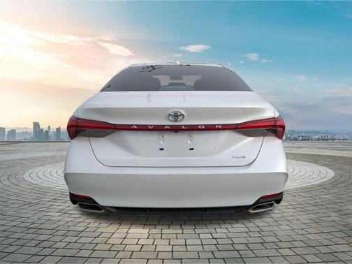 2022 Toyota Avalon XLE