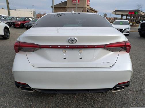 2022 Toyota Avalon XLE