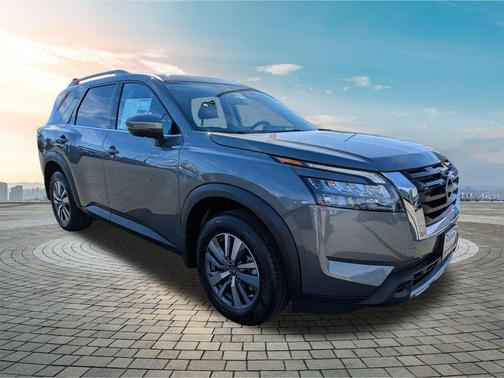 2025 Nissan Pathfinder SL FWD