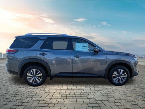 2025 Nissan Pathfinder SL FWD