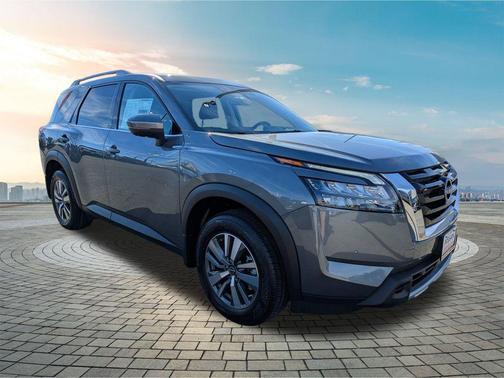 2025 Nissan Pathfinder SL FWD