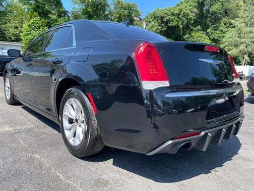 2018 Chrysler 300 Touring